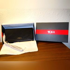 Tumi Voyageur Travel Wallet (Black)